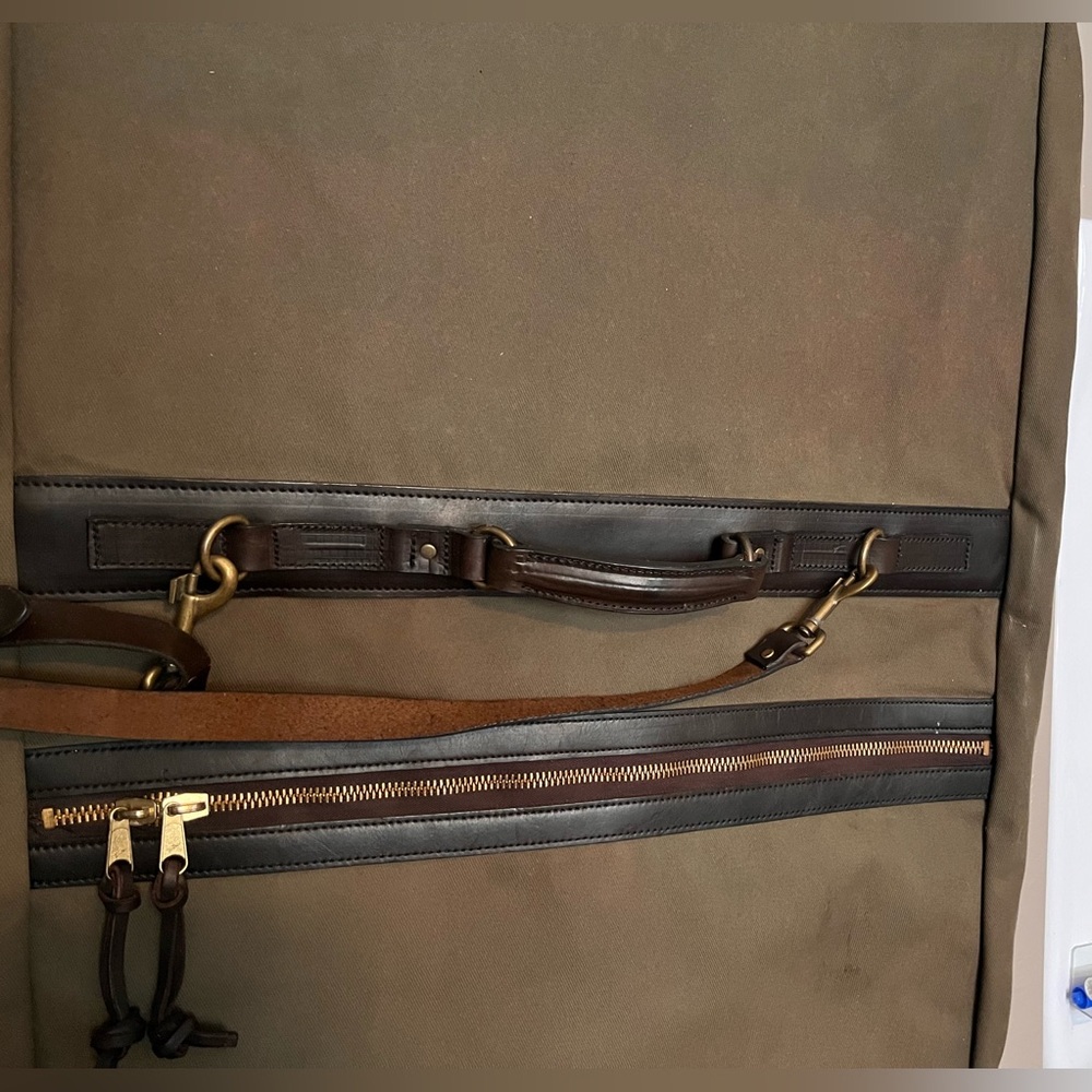 Filson Rugged Garment Bag - Picture 2 of 11